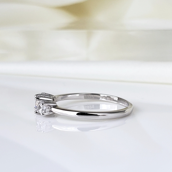 NEW Sterling Silver Round 3 Stone 5A CZ Diamond Ring - Picture 8 of 13